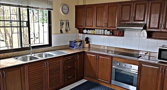 Beautiful 2-storey House with Pool Pattaya Thani, Bang Lamung, Chonburi
